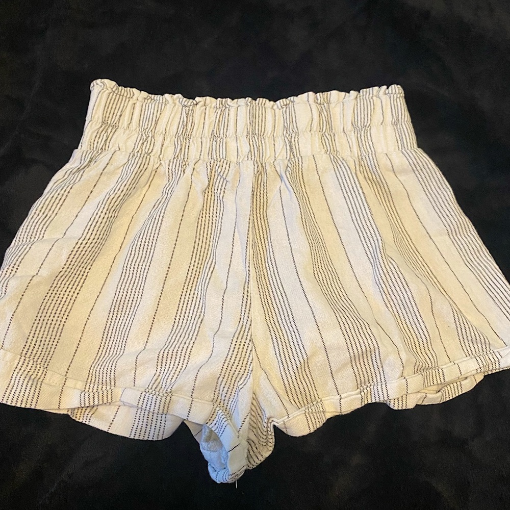 white and grey forever 21 shorts ☑️☑️☑️